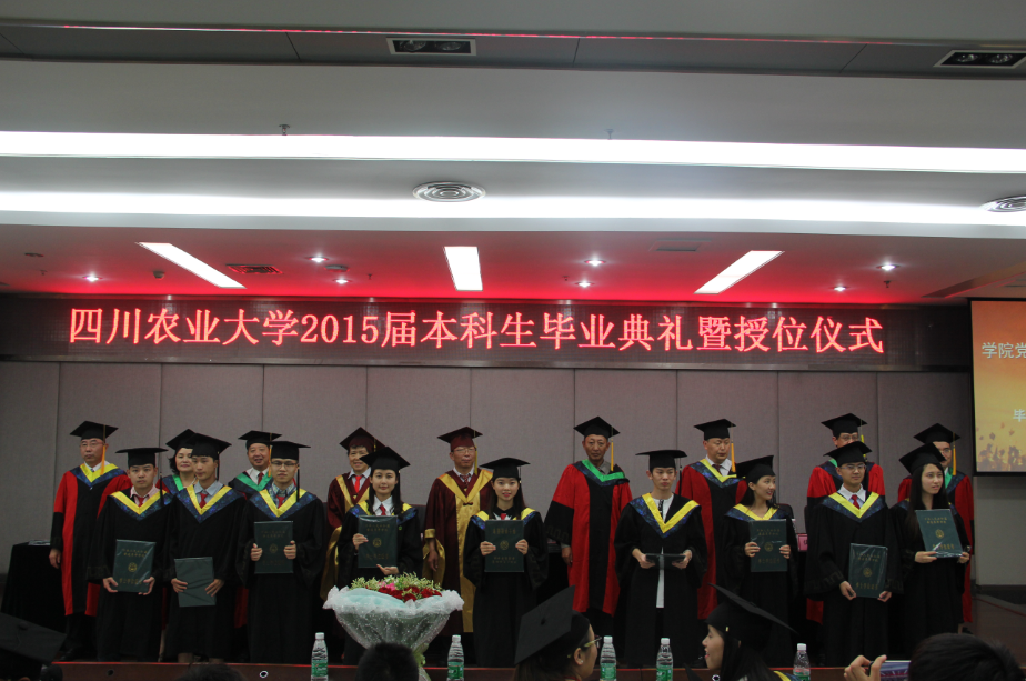 威尼斯8866992015届本科毕业典礼暨授位仪式隆重举行