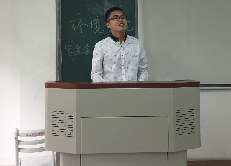 威尼斯886699成功举办第一届学生会主席公选答辩会