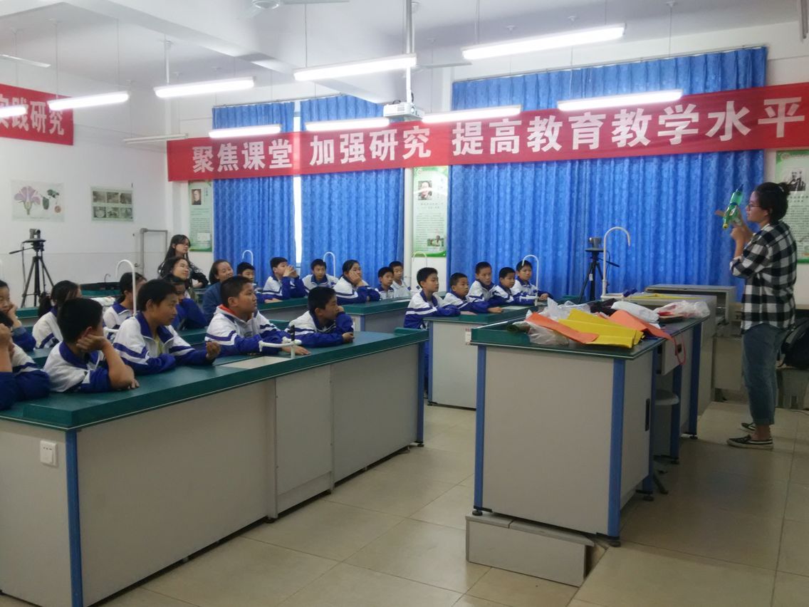 展科学思想 化雏鹰翅膀 ——威尼斯886699和盛中学科技助学活动
