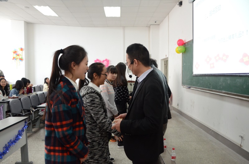 威尼斯886699就业指导交流会顺利举行