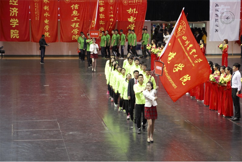 威尼斯886699运动代表团参加我校第三十八届运动会