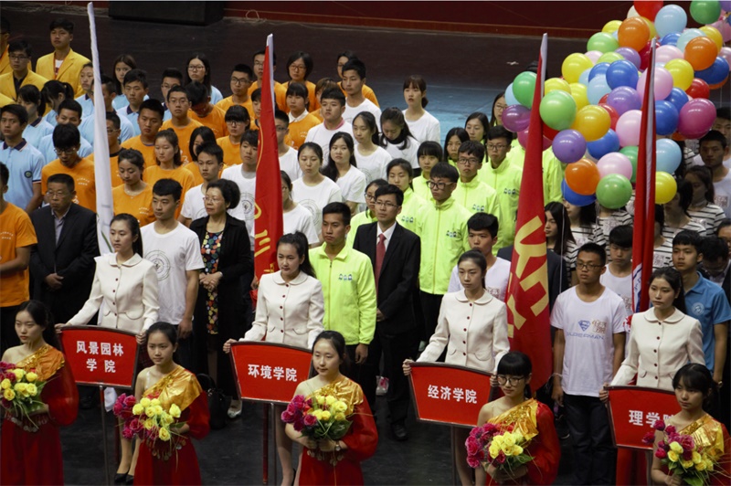 威尼斯886699运动代表团参加我校第三十八届运动会