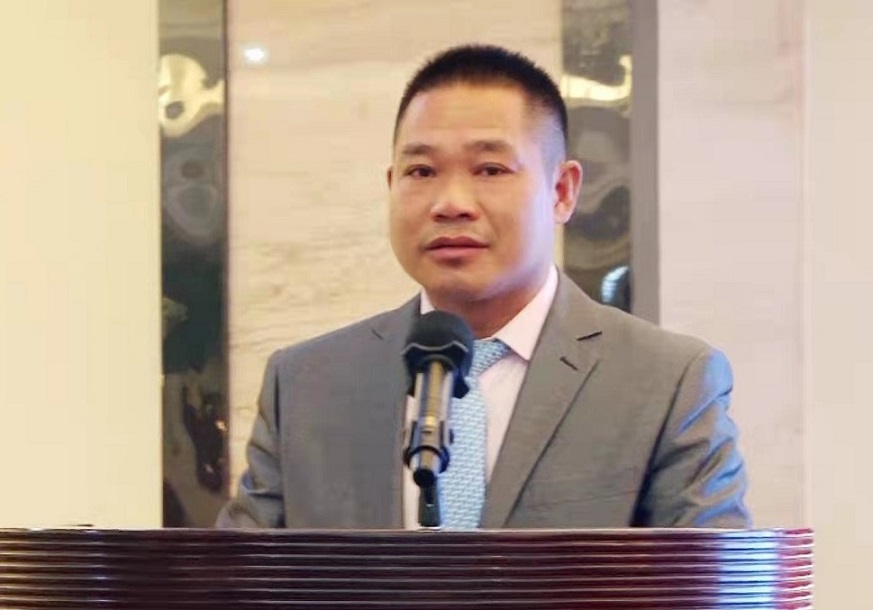 1644906919547308.jpg beat365英国官方网站餐饮分会副总干事吴继伟宣读贺信.jpg