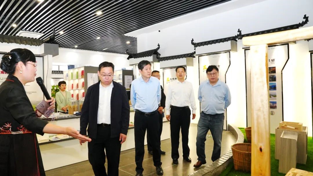 1714189748670473.jpg 1714189748670473.jpg