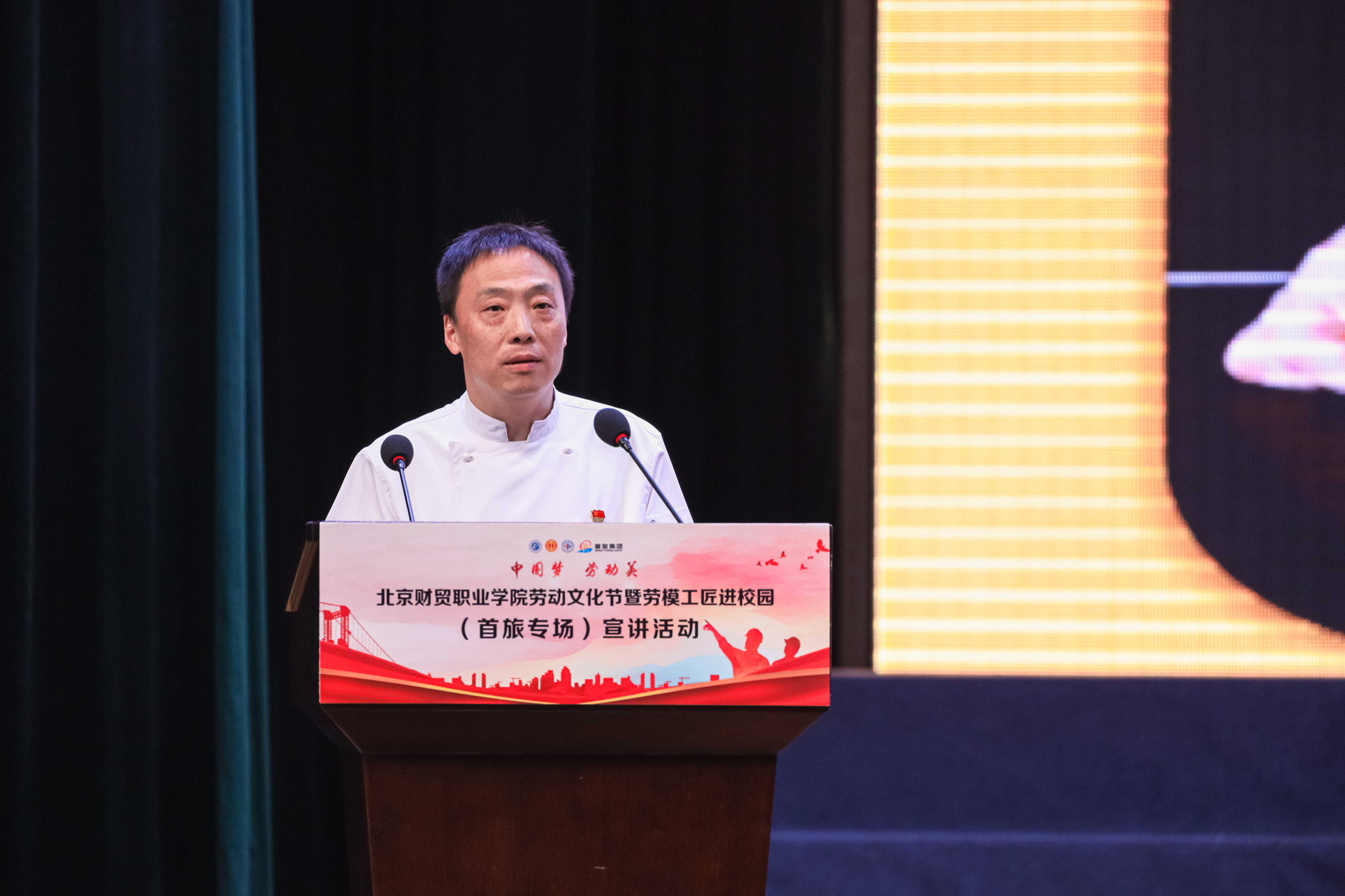 1714441542468356.jpg 1714441542468356.jpg